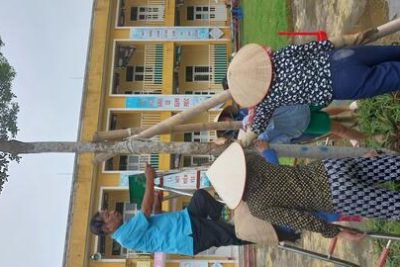 Trường mầm non Họa Mi chung tay dọn dẹp, vệ sinh môi trường sau ảnh hưởng của cơn bão số 3 năm 2024